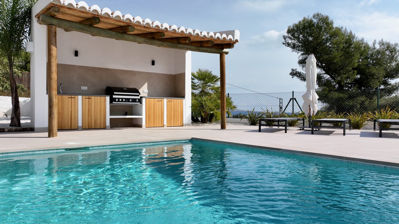 Private swimming pool with summer kitchen and sea views