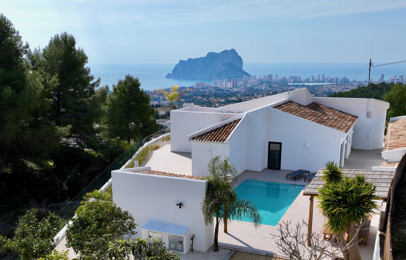 Casa Monte Verde villa exterior with panoramic sea views and Peñón de Ifach